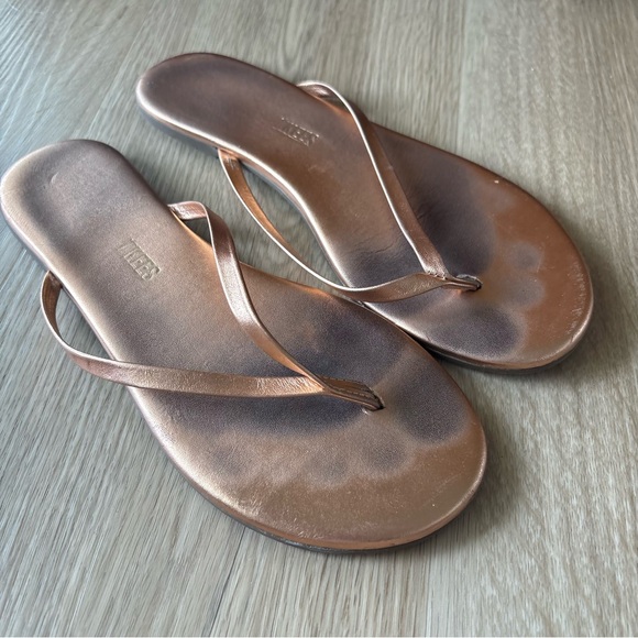 TKEES size 7 Rose Gold Flip Flops - Picture 1 of 6
